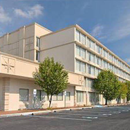 Wynnwood Plaza Hotel - ניופורט ניוז מראה חיצוני תמונה